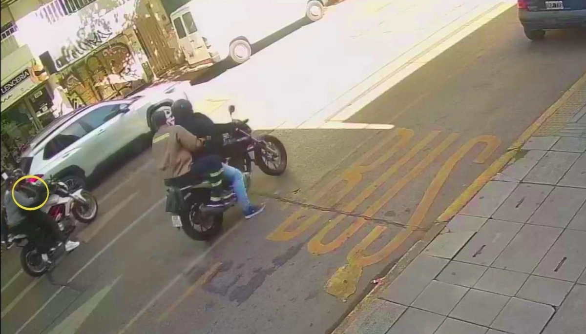Conurbano descontrolado: motochorros asaltaron a una pareja de jubilados