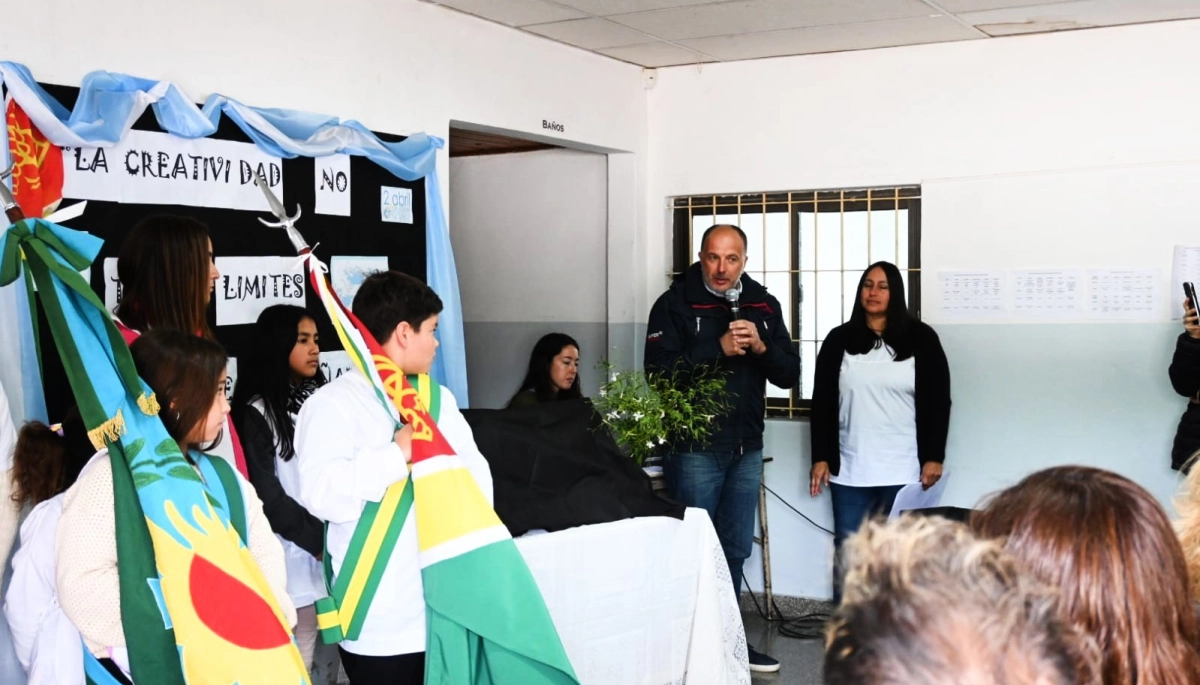 Pablo Garate encabezó la inauguración del playón de la Escuela N°48 de Tres Arroyos