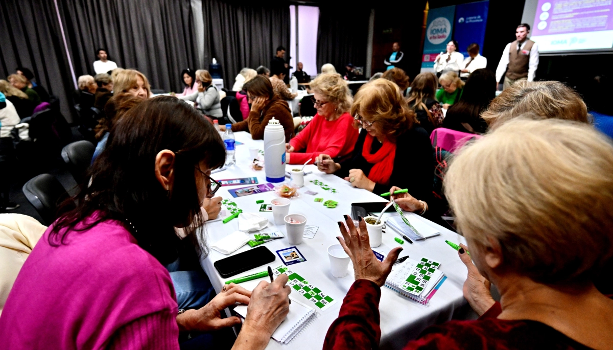 En la Plata se realizó un Bingo Recreativo para adultos mayores