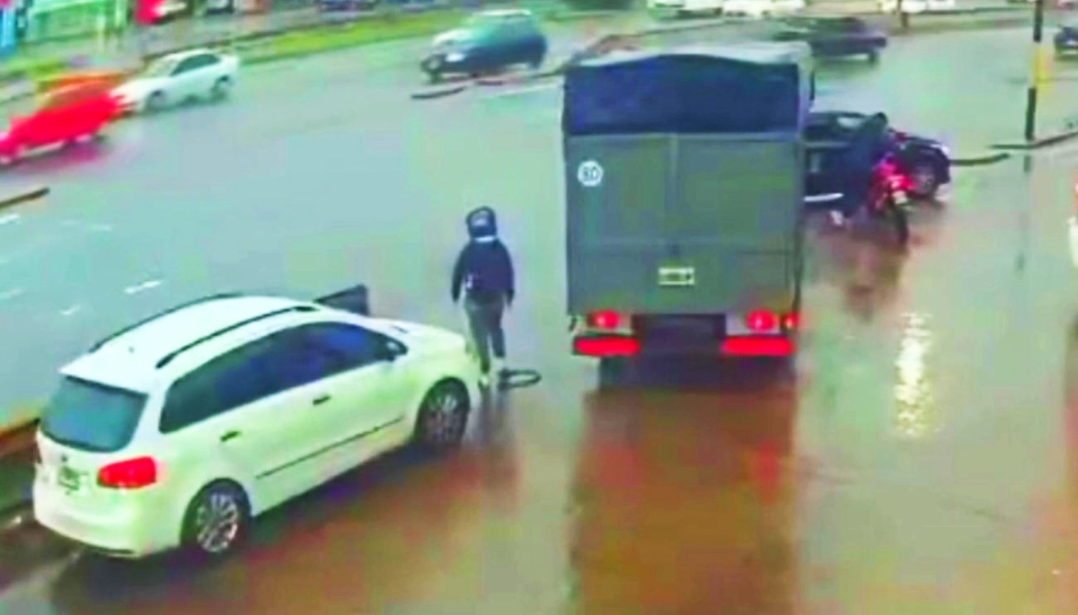Conurbano descontrolado: le robaron la moto, pagó "un rescate" y se la devolvieron para armar