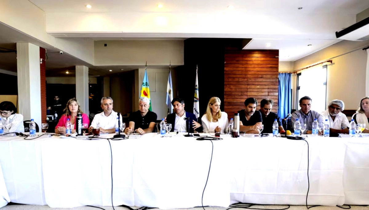 Kicillof reunió a sus intendentes en La Plata: llamado a la unidad, mesas distritales y presencias inesperadas