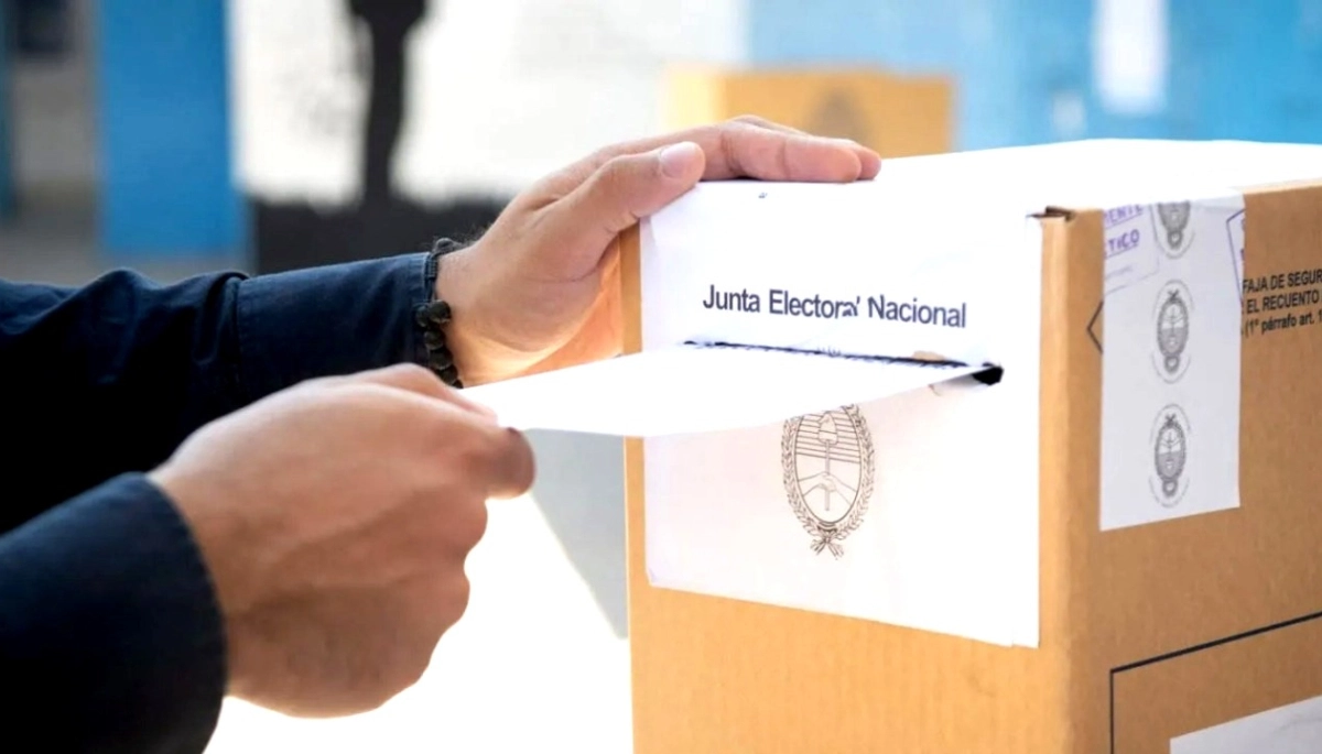 El gobierno de Kicillof comenzó a diagramar el costo de Contratación Directa para bancar las elecciones desdobladas