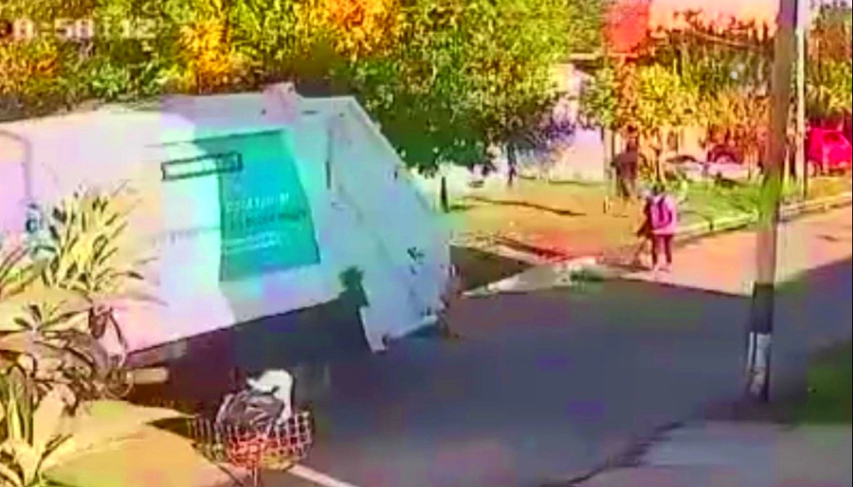 Tragedia en La Plata: barrendera fue atropellada por un camión recolector y perdió la vida