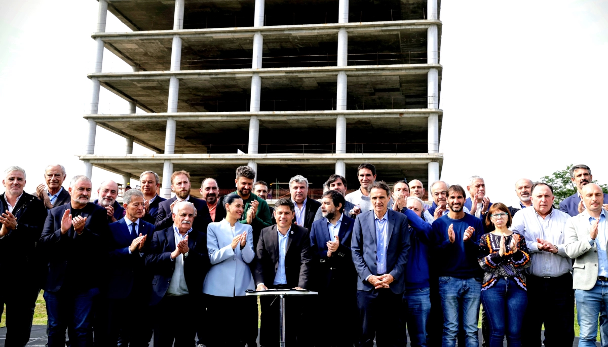 Junto a intendentes, Kicillof recordó los 500 días sin obra pública nacional: “Es una decisión criminal”