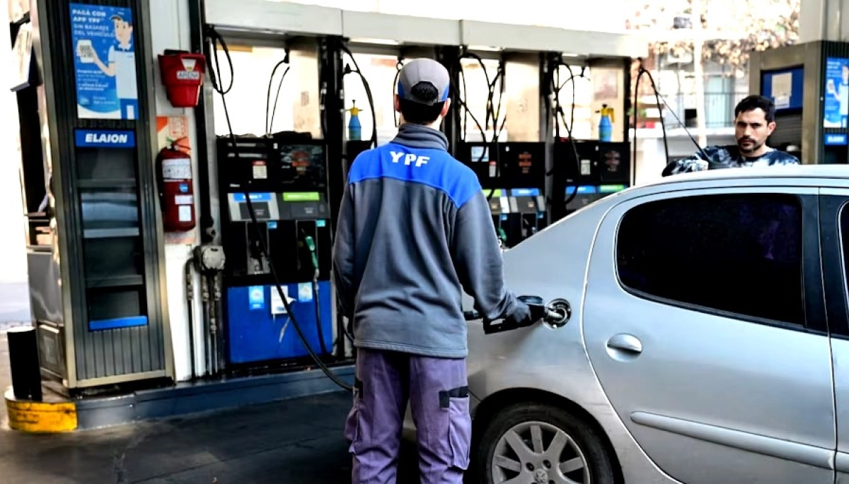 YPF anunció una baja del 4% en los precios de combustibles