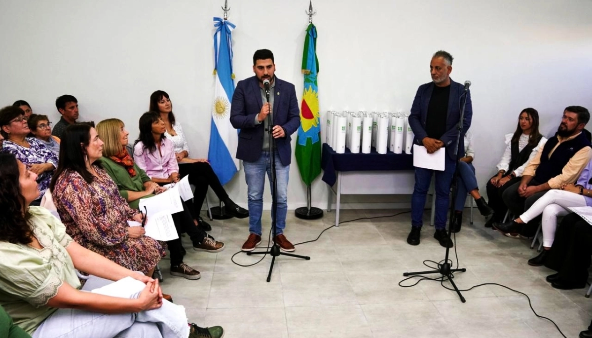 Egüen acompaño a egresados de 25 de Mayo de la Licenciatura en Educación de la UNAHUR