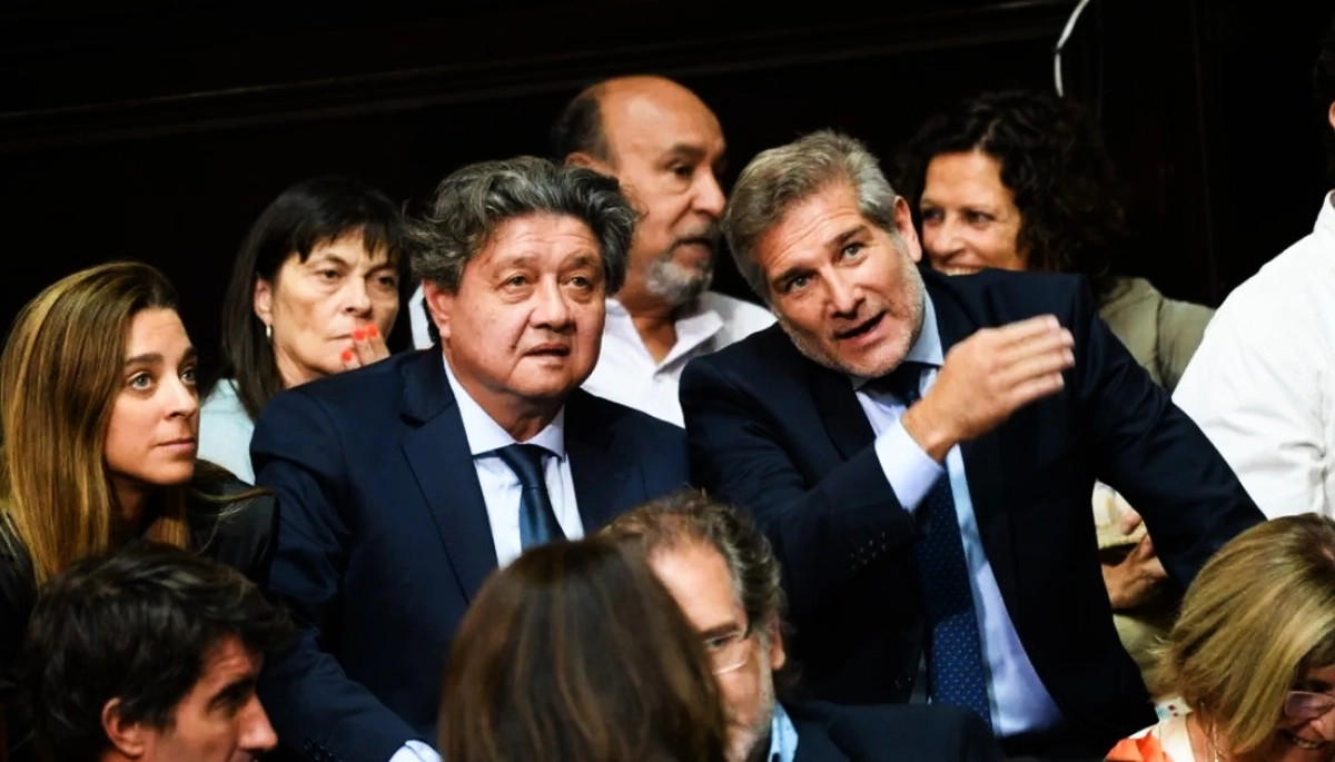 Libertarios “dialoguistas” cambian de nombre en el Senado bonaerense y se alejan de Milei