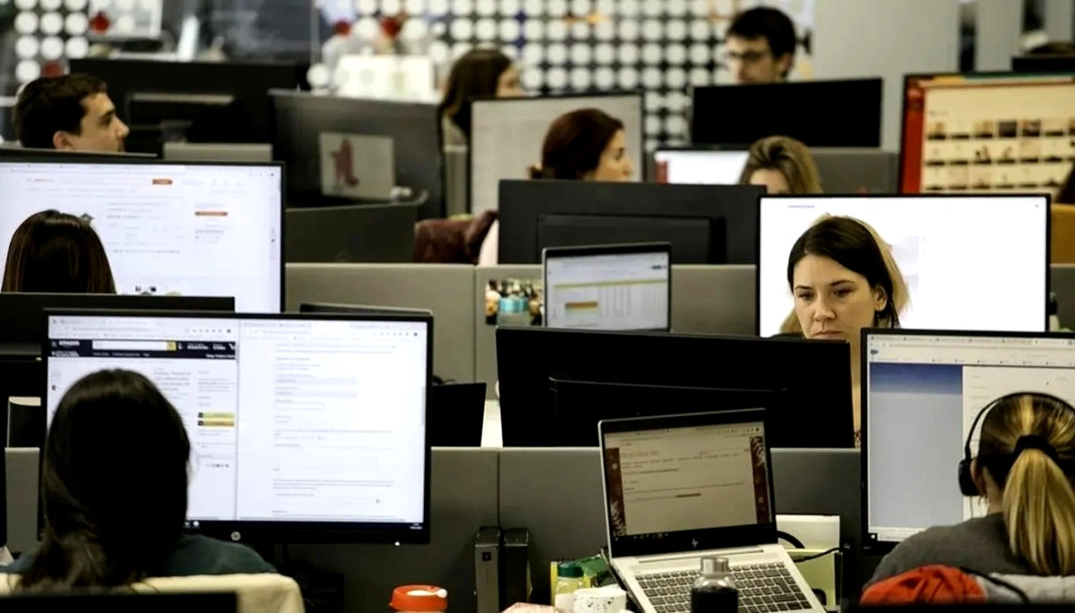 Por un año: El Gobierno bonaerense otorgará un extra salarial para estatales con títulos universitarios
