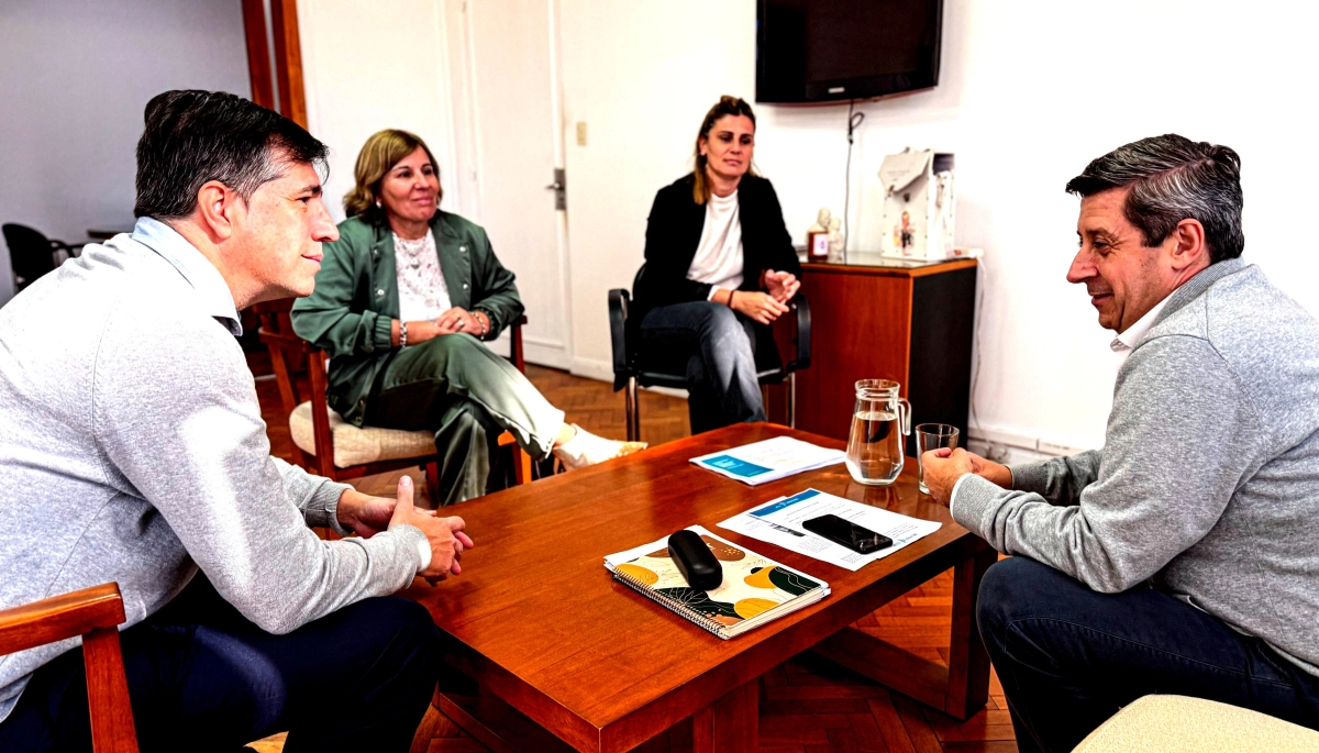 Flexas encabezó un encuentro clave en La Plata por obras cloacales de General Viamonte