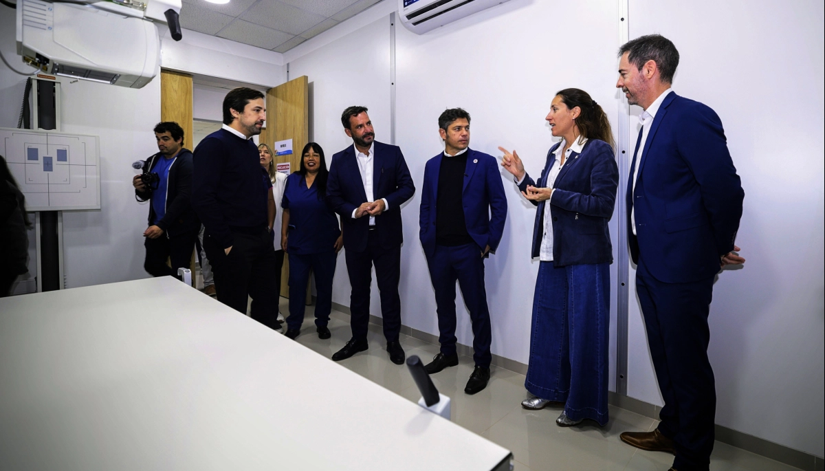 Kicillof visitó Escobar para entregar equipo de salud y apuntó contra los recortes de Milei