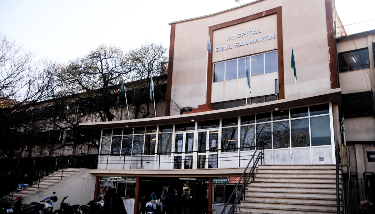 Denuncian al gobierno bonaerense por licitaciones poco claras sobre el Hospital San Martín de La Plata