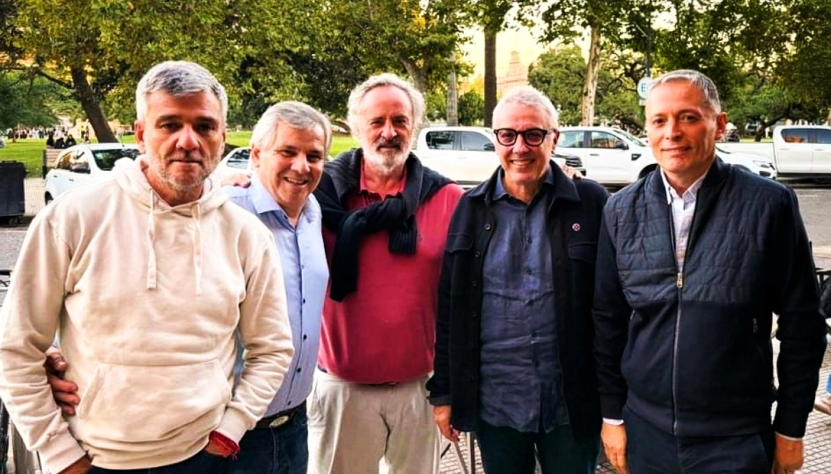 Nuevo frente a la vista: Peronistas de tercera vía se acercan a vecinalistas y opositores a Milei