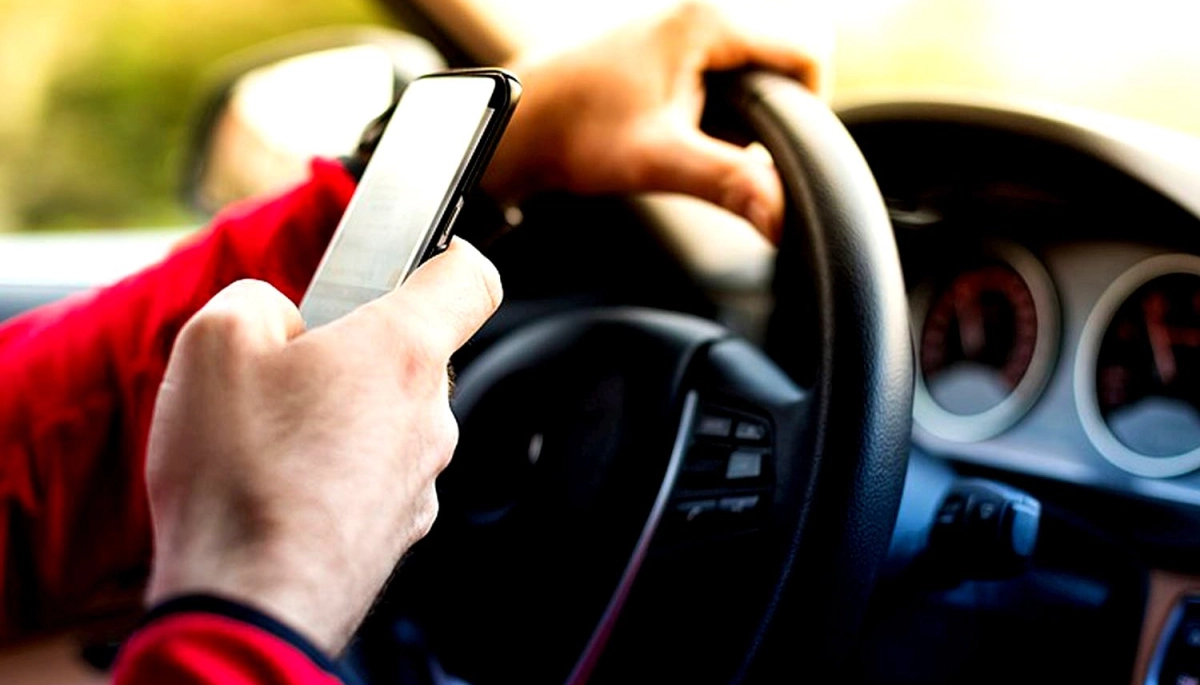 La Defensoría del Pueblo bonaerense lanzó una encuesta sobre el uso del celular al volante
