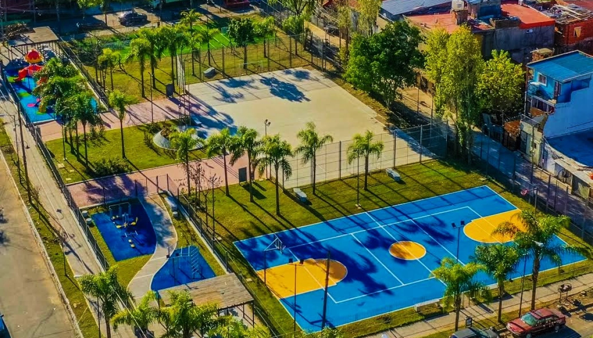 San Fernando: Andreotti inauguró la renovación de las plazas de Villa Hall y Don Mariano