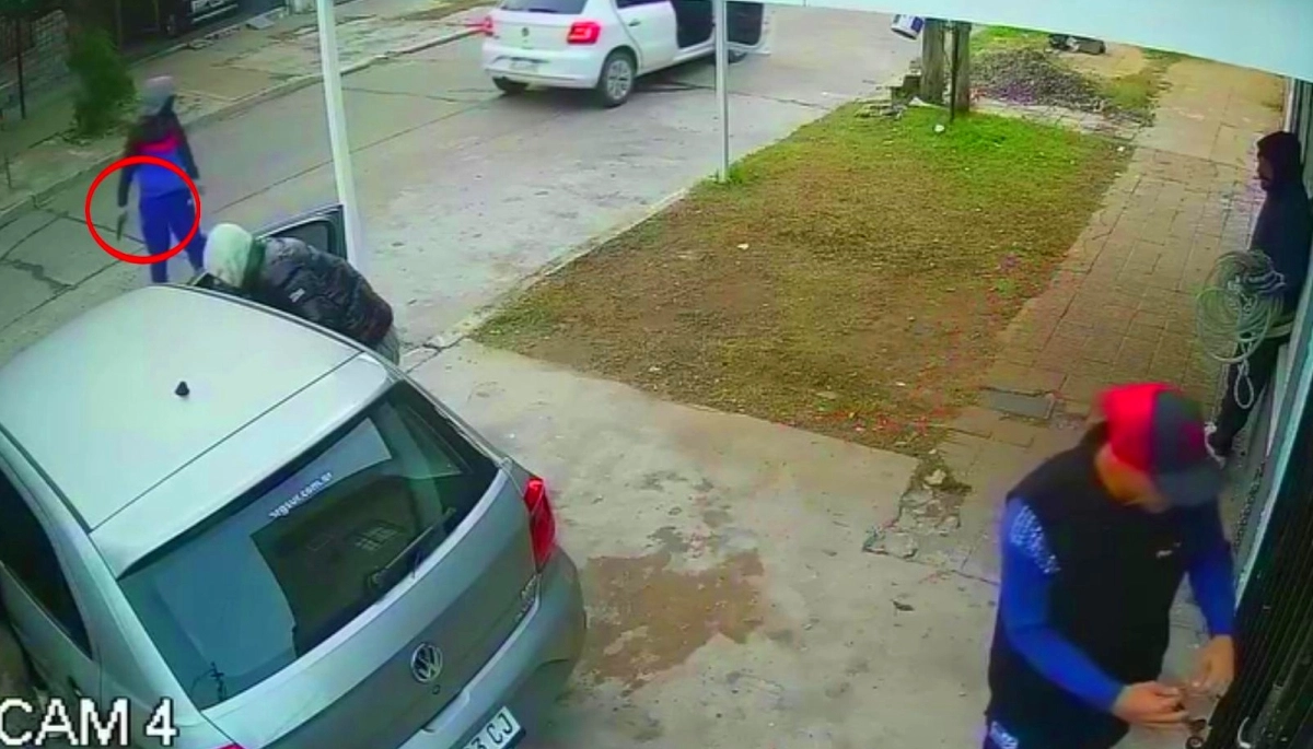Tres empanadas: le intentaron robar el auto a una familia pero fallaron y huyeron con el almuerzo