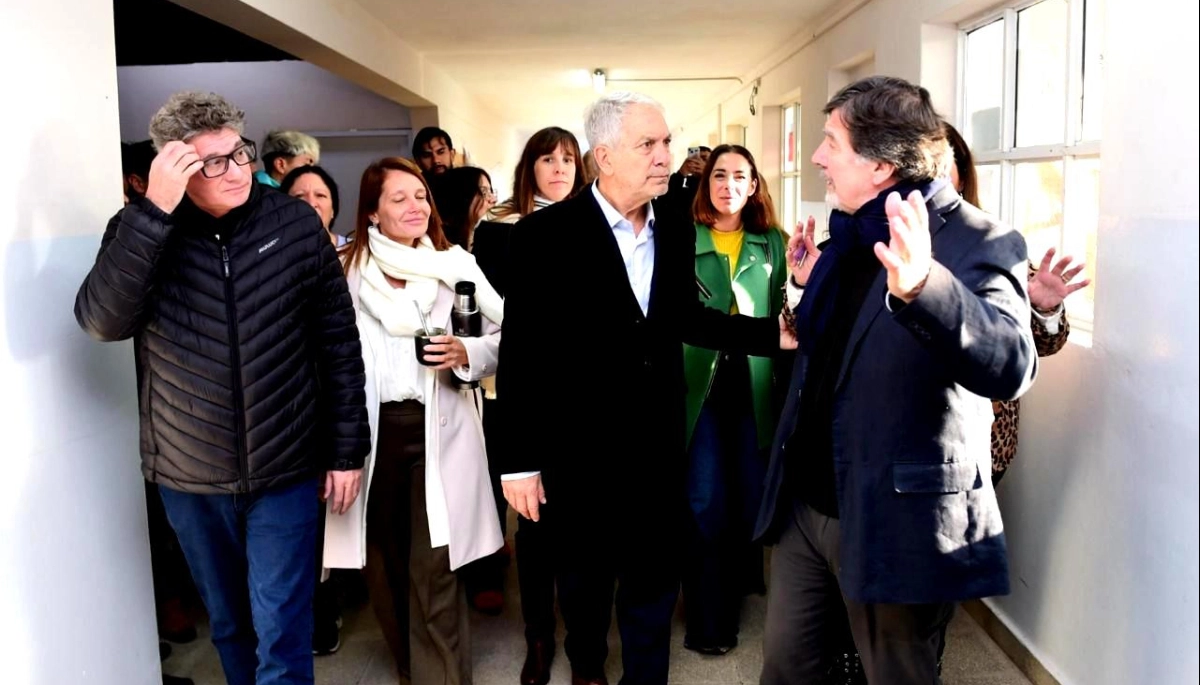 En La Plata, el intendente Alak y Sileoni visitaron una escuela secundaria y destacaron las mejoras edilicias