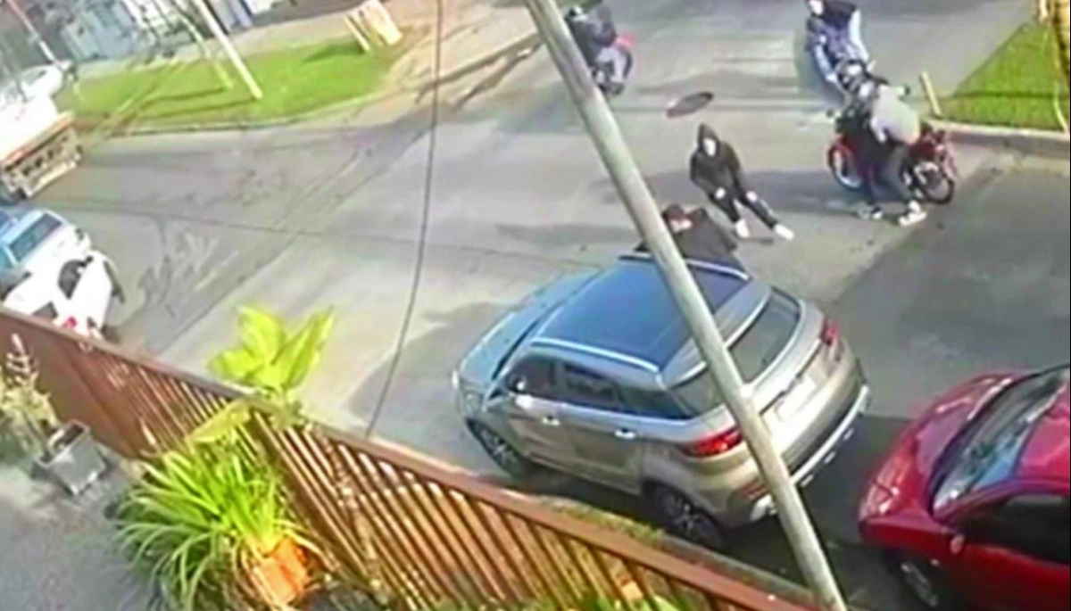 Un padre y la nena de cuatro años fueron víctimas de un asalto de motochorros