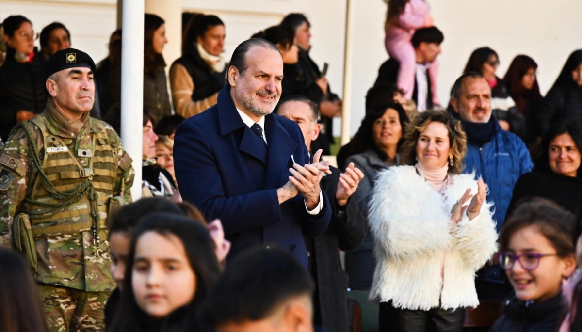 Susbielles encabezó el acto de Promesa de Lealtad y Juramento a la Bandera en Bahía Blanca