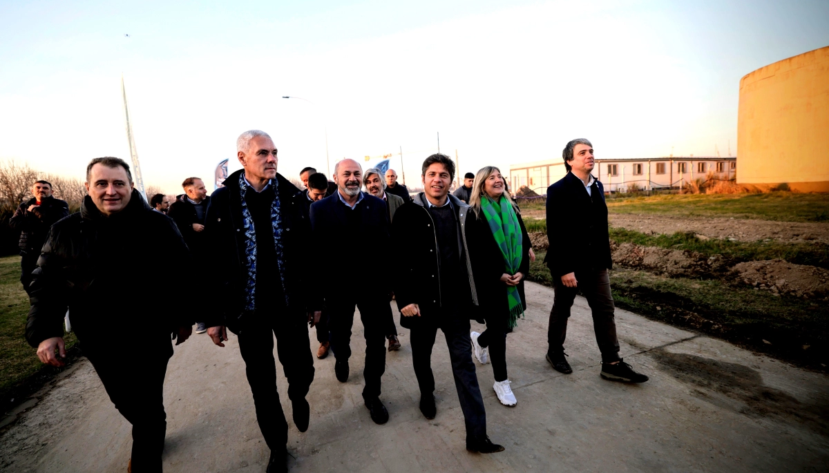Kicillof junto a Secco y Cagliardi recorrieron el avance de obras en planta potabilizadora de Ensenada