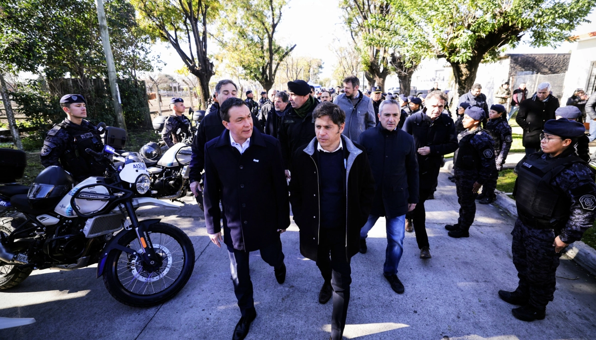 Agenda en Florencio Varela: Kicillof entregó vehículos de seguridad y firmó convenios con Banco Provincia