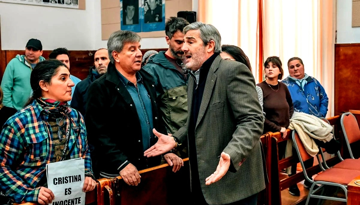 Huevos a un edil, caos e insultos: un discurso por Cristina puso patas para arriba al Concejo de Mar del Plata