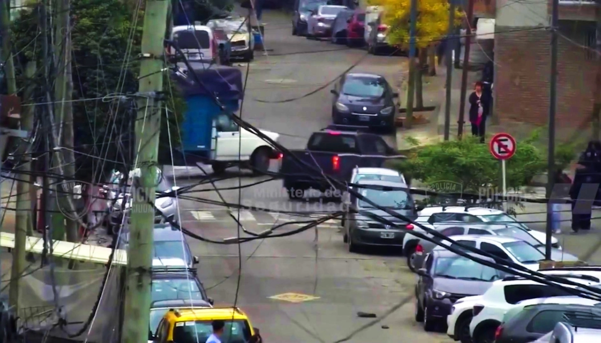 Inseguridad en CABA: robaron camioneta llena de mercadería y cayeron a bordo de los autos de apoyo