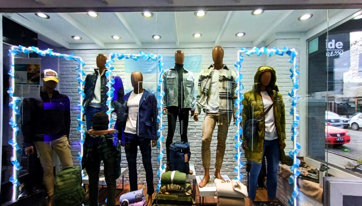 Los comercios se ponen la celeste y blanca por el 9 de Julio: se viene el concurso de vidrieras patrias en Tres Arroyos