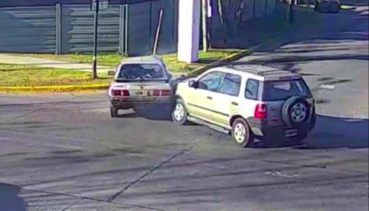 Agentes del COT detuvieron a un conductor que chocó a un auto y se dio a la fuga