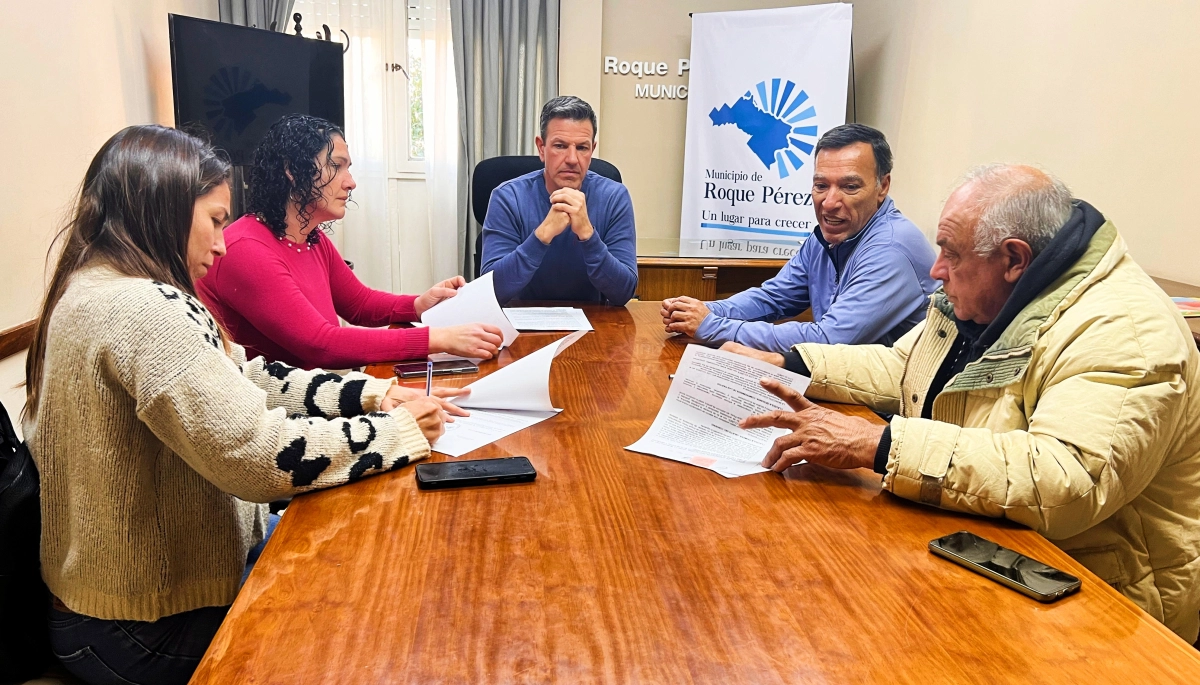 Sciaini firmó un convenio entre la Municipalidad de Roque Pérez y clubes deportivos locales