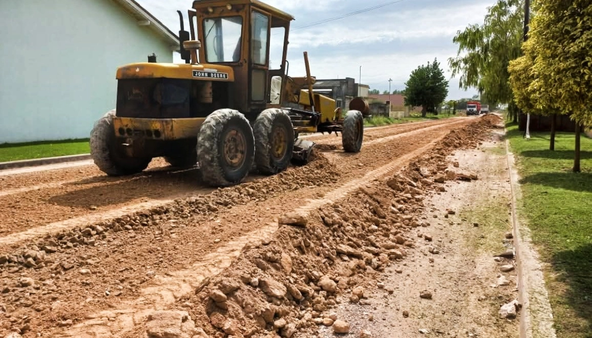 Adolfo Gonzales Chaves reparó más de 80 cuadras y avanza con las mejoras viales en el distrito