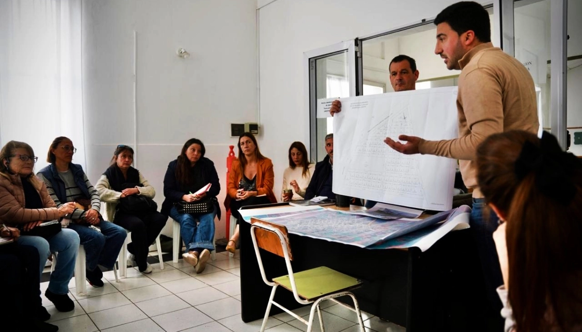 Egüen recorrió Norberto de la Riestra y hablaron con autoridades del Hospital San Roque de 25 de Mayo