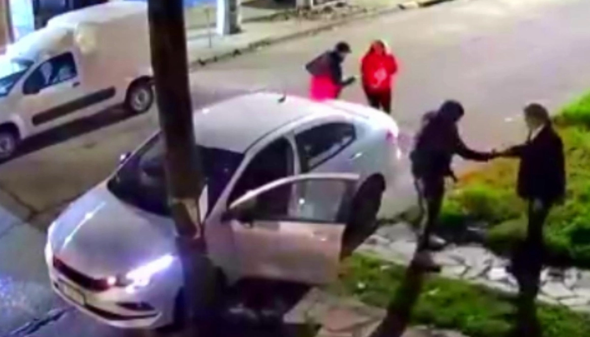 En Tres de Febrero una violenta banda encañonó a una pareja de jubilados y le robó el vehículo