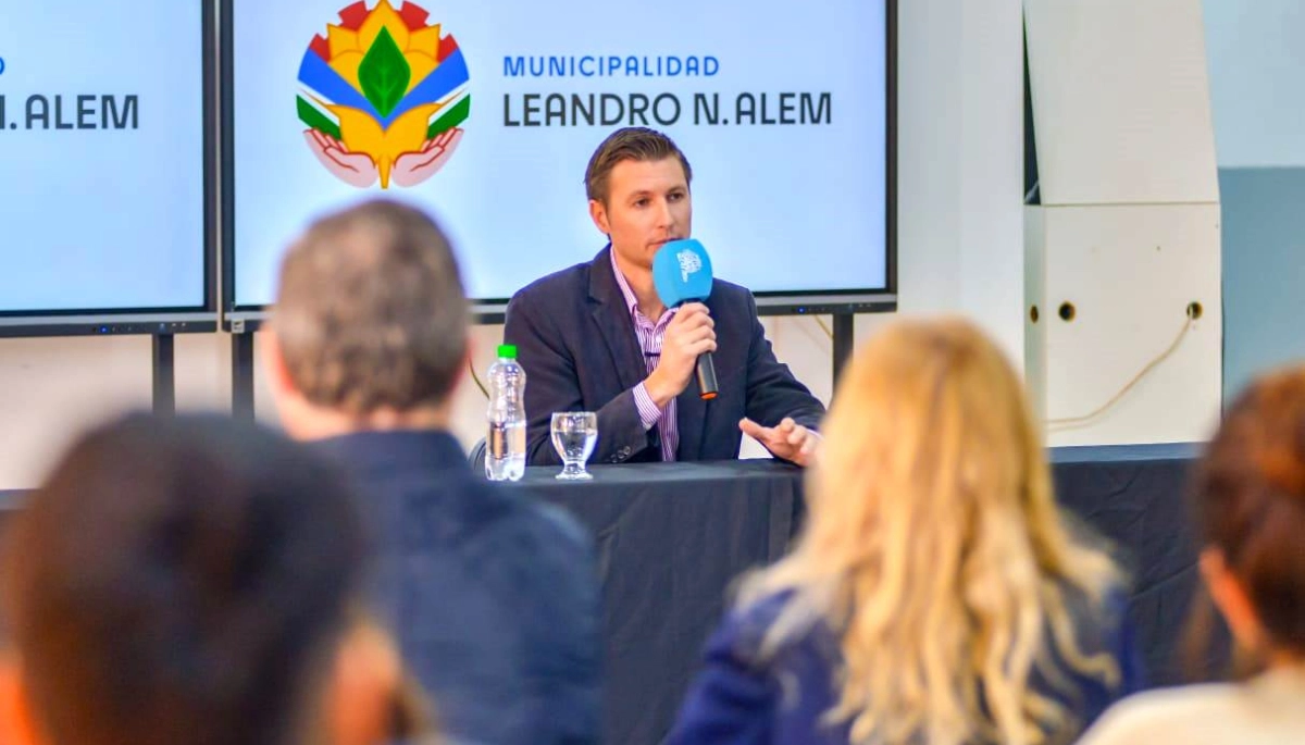 Ferraris anunció que una empresa instalará una mega planta en el Municipio de Leandro N. Alem