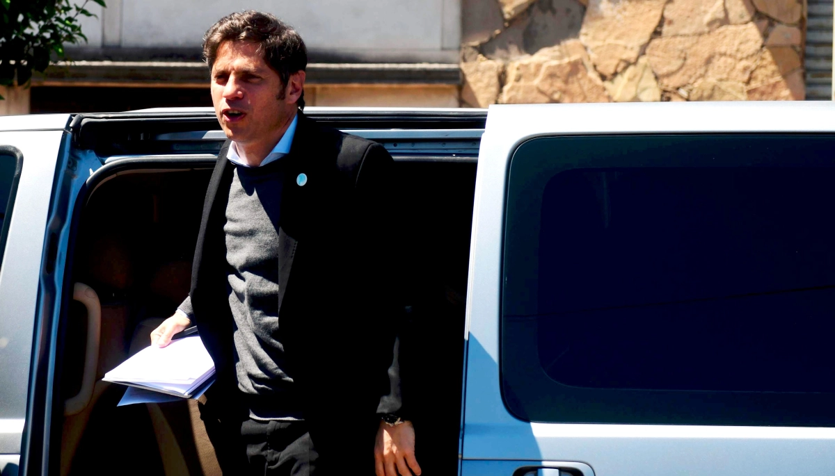 Kicillof denunció “campaña sucia” de Milei por compartir otra fake news y lo tildó de estafador