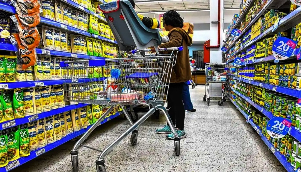 La inflación de julio subió al 1,9%, alcanzó el 17% anual y el 36,6% interanual