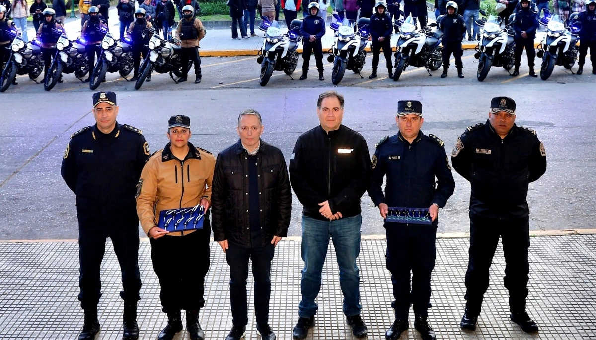 Gray y el ministro Alonso entregaron 20 motos para reforzar la seguridad en Esteban Echeverría