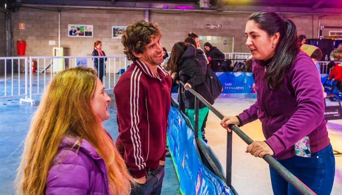 Juan y Eva Andreotti visitaron la Pista de Patinaje sobre Hielo del Parque Náutico de San Fernando