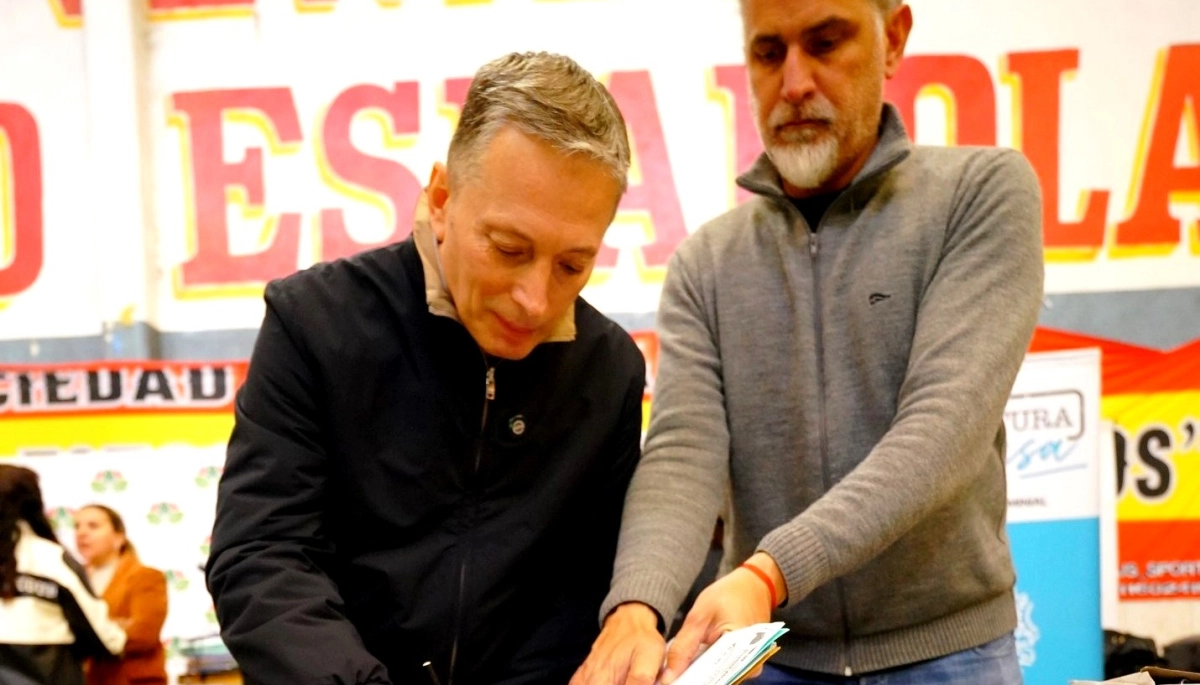 Gray pateó el tablero y presentó su lista peronista para candidatos a diputados nacionales