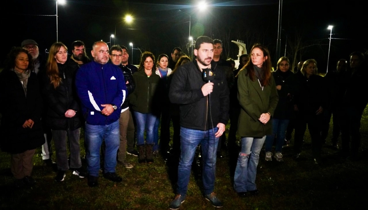 Egüen inauguró la iluminación del mapa y el acceso por la Ruta Nº51 en 25 de Mayo