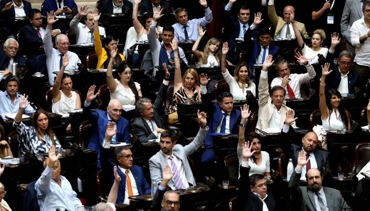 Las manos arriba del Congreso: cómo votaron los diputados bonaerenses el veto al aumento de jubilaciones