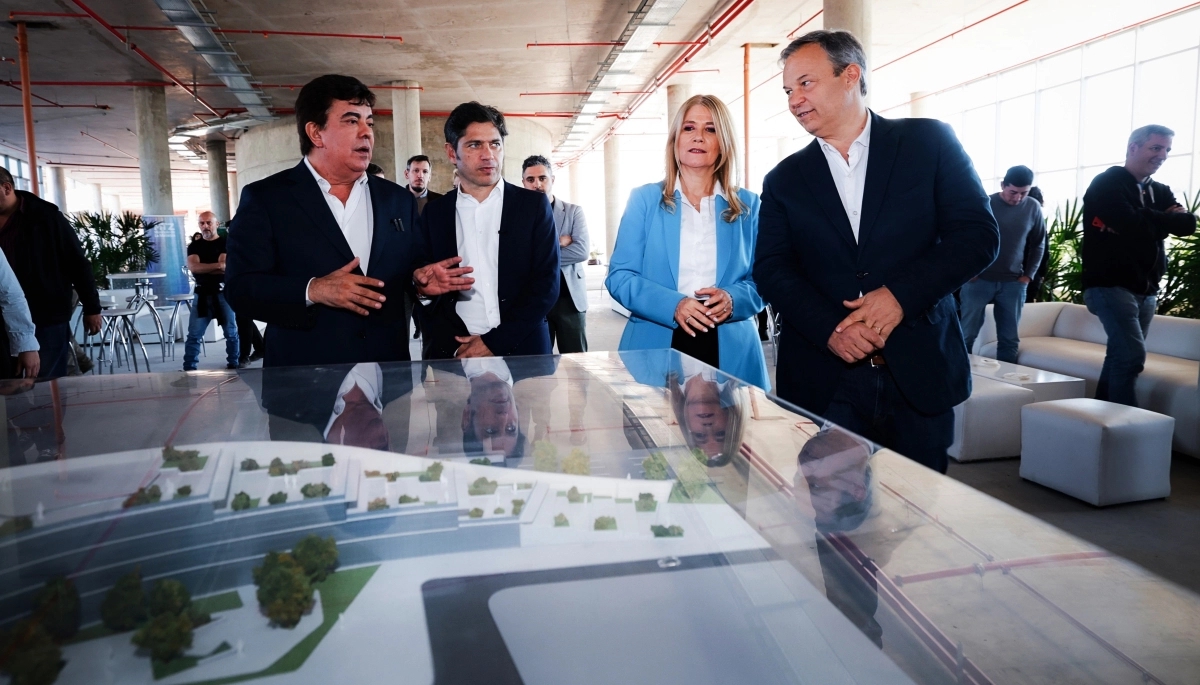 Kicillof y Magario volvieron con la campaña por la Tercera: recorridas junto a Espinoza y Cascallares