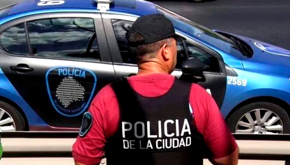 Motochorro arrebató un celular en Palermo y fue detenido tras una rápida persecución