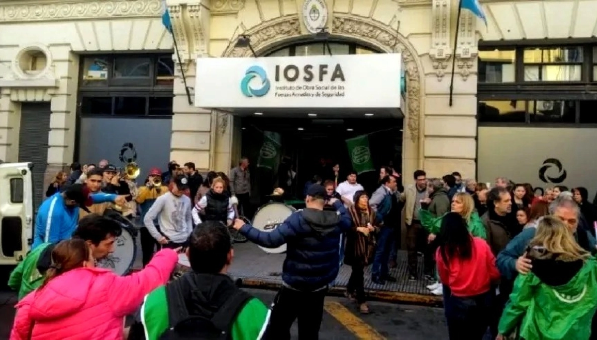 Marcha en Punta Alta: denuncian vaciamiento del IOSFA y miles de afiliados sin cobertura en el sur bonaerense