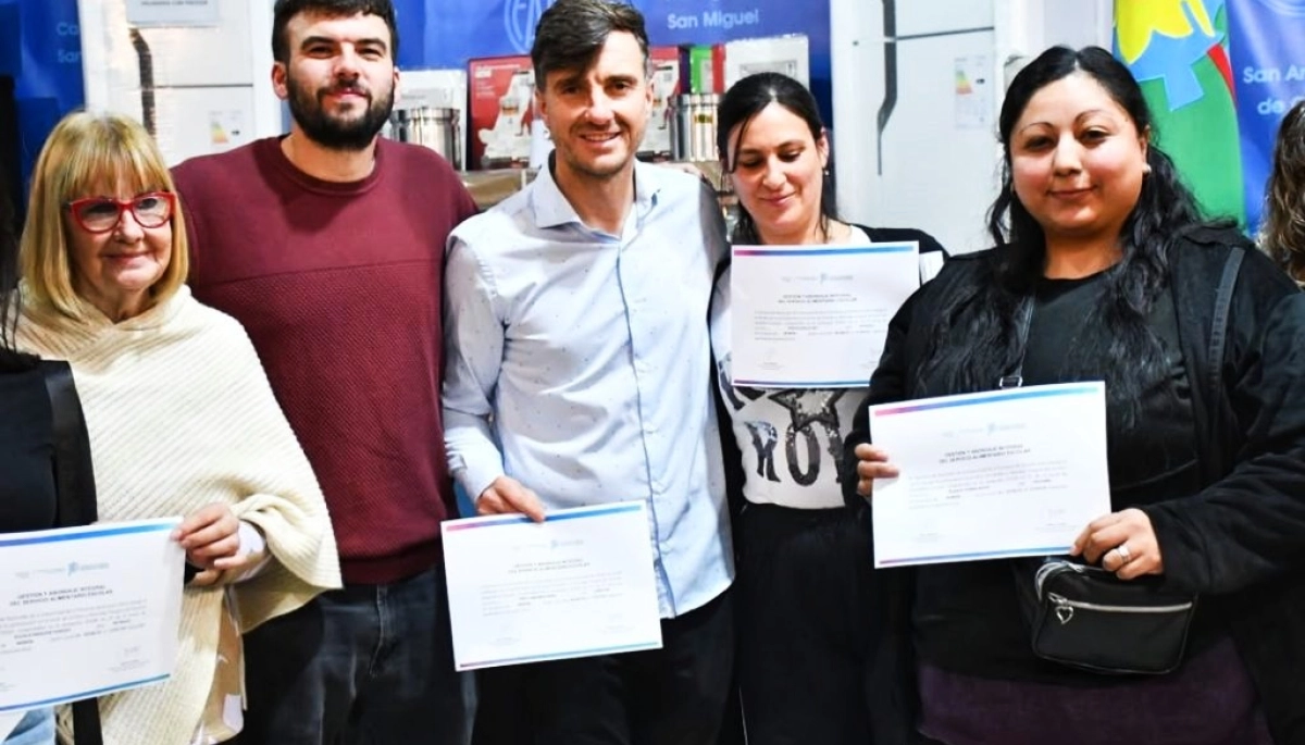 Ghi entregó heladeras con freezer, cocinas industriales y termotanques a escuelas de Morón