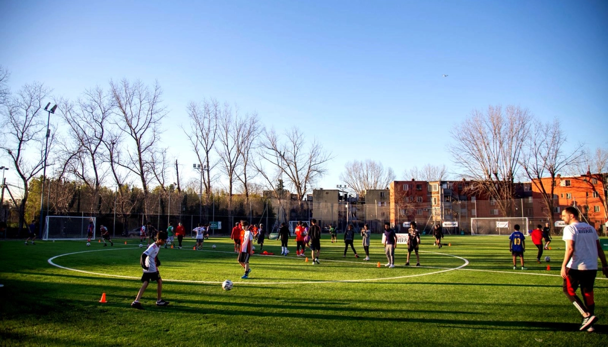 San Isidro y la Fundación River Plate lanzan escuela de fútbol con valores en Boulogne