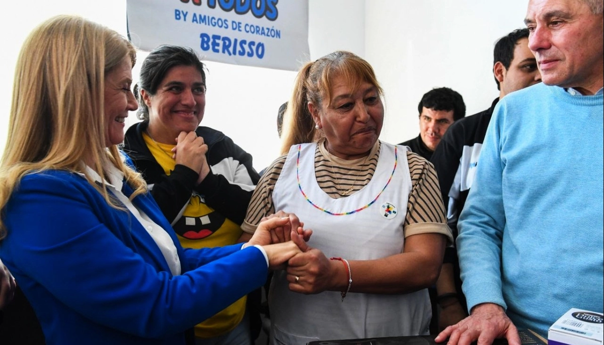 Campaña en la Tercera Sección: Magario visitó Berisso y dio sus fundamentos para votar en contra de Milei