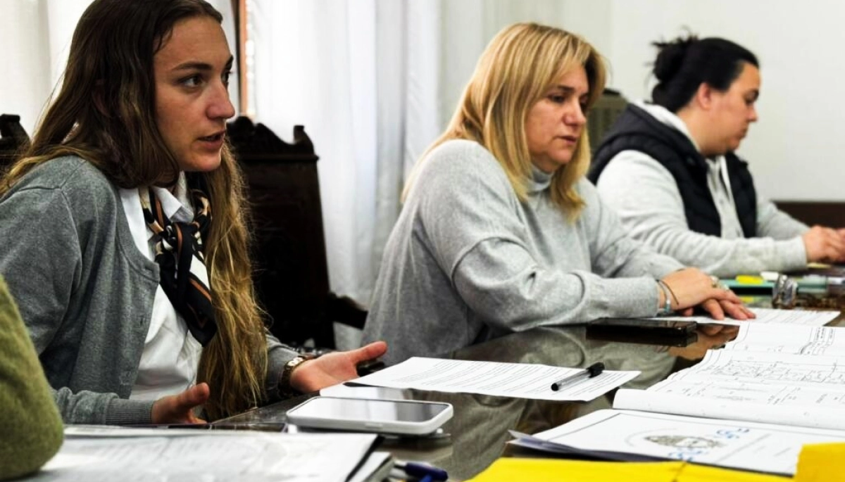 Medidas habitacionales en General Arenales: Revilla firmó la escrituración del Barrio San Remo