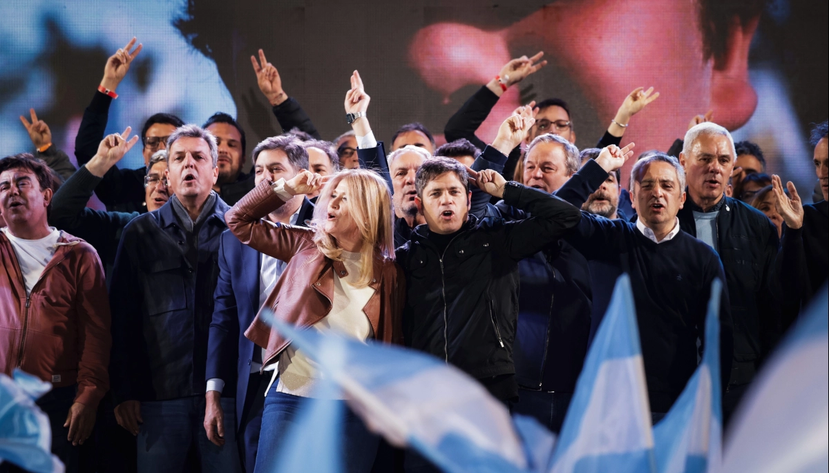 Con mensaje de Cristina y al ritmo de “es para Axel la conducción”, Kicillof habló tras el triunfo electoral