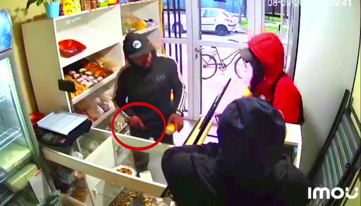 Les dio pan y querían más: con armas blancas y una brutal golpiza, robaron en una panadería de Merlo