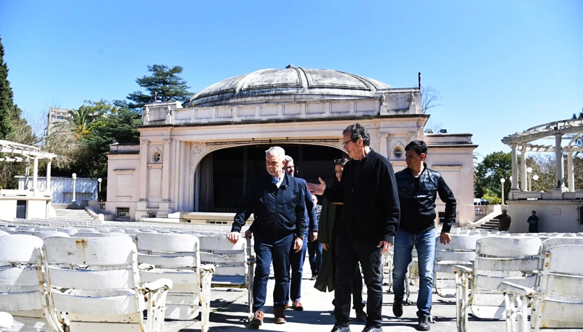 Alak recorrió el Teatro del Lago de La Plata y anunció la inminente adjudicación de la obra
